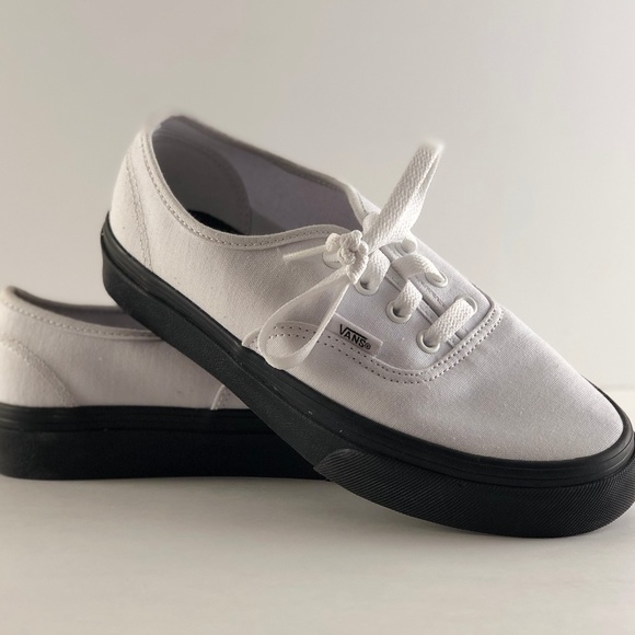 vans authentic black sole